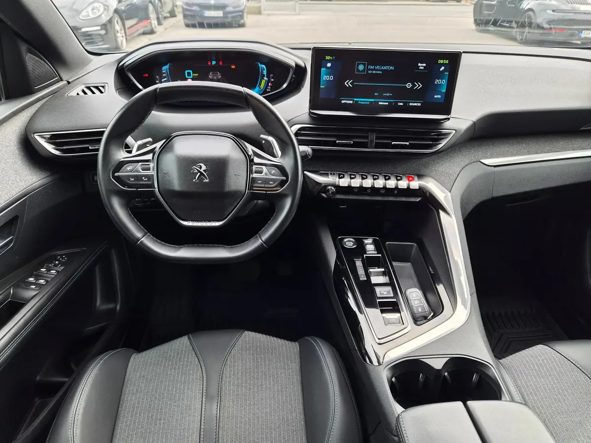 PEUGEOT 3008 1.6 HYBRID 4WD ALLURE 300KS - 11
