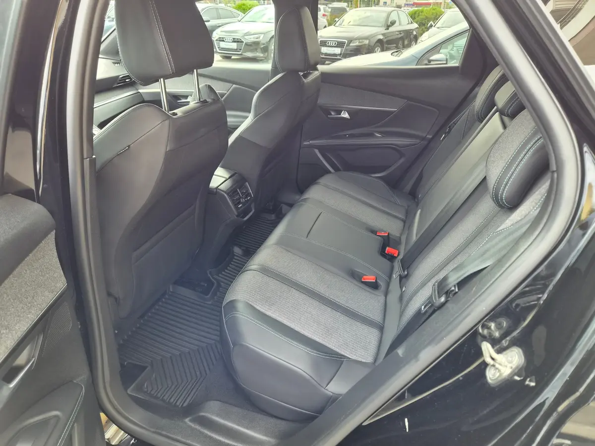 PEUGEOT 3008 1.6 HYBRID 4WD ALLURE 300KS - 23