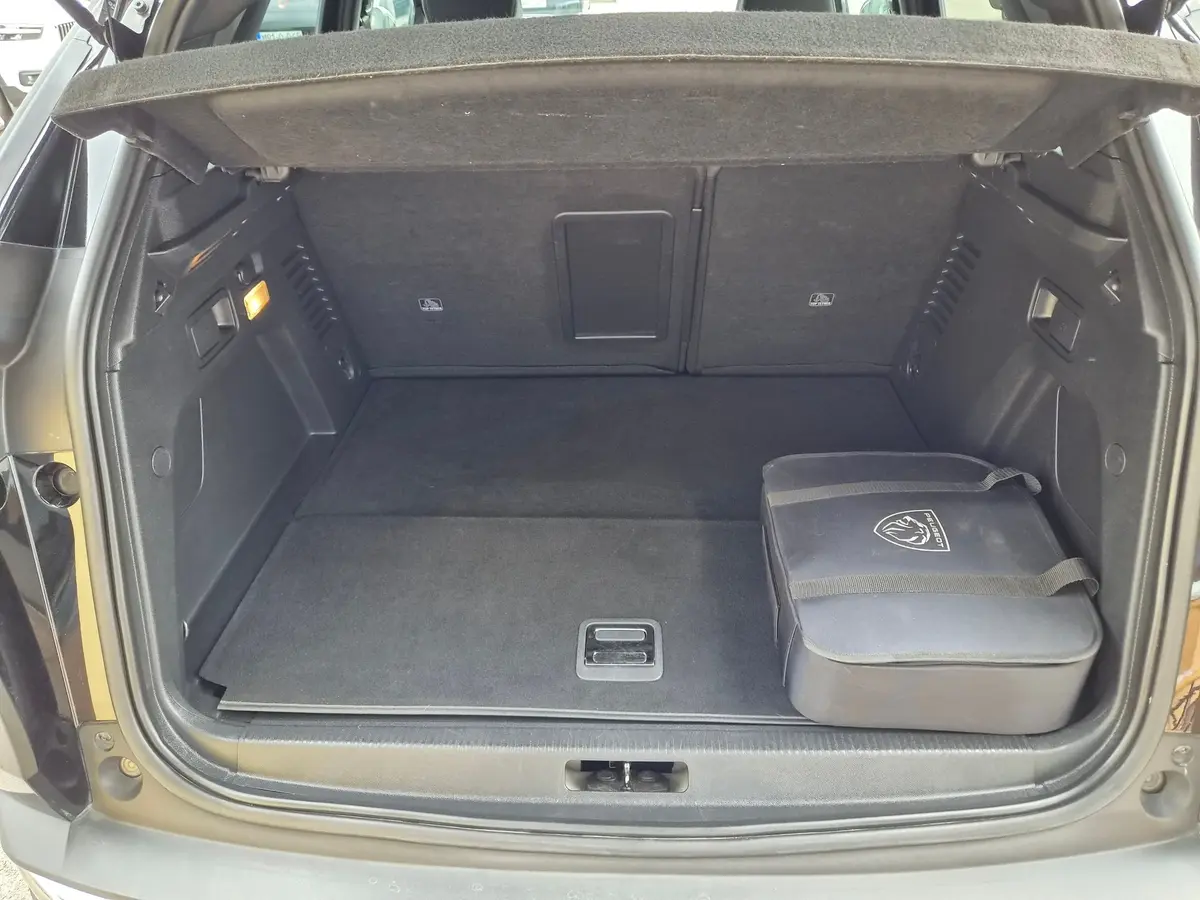 PEUGEOT 3008 1.6 HYBRID 4WD ALLURE 300KS - 24