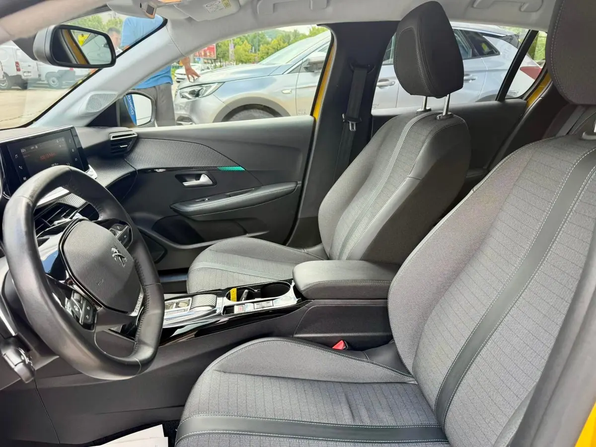 PEUGEOT 208 ALLURE 1.2 AUT/AGUEDA YELOW - 13