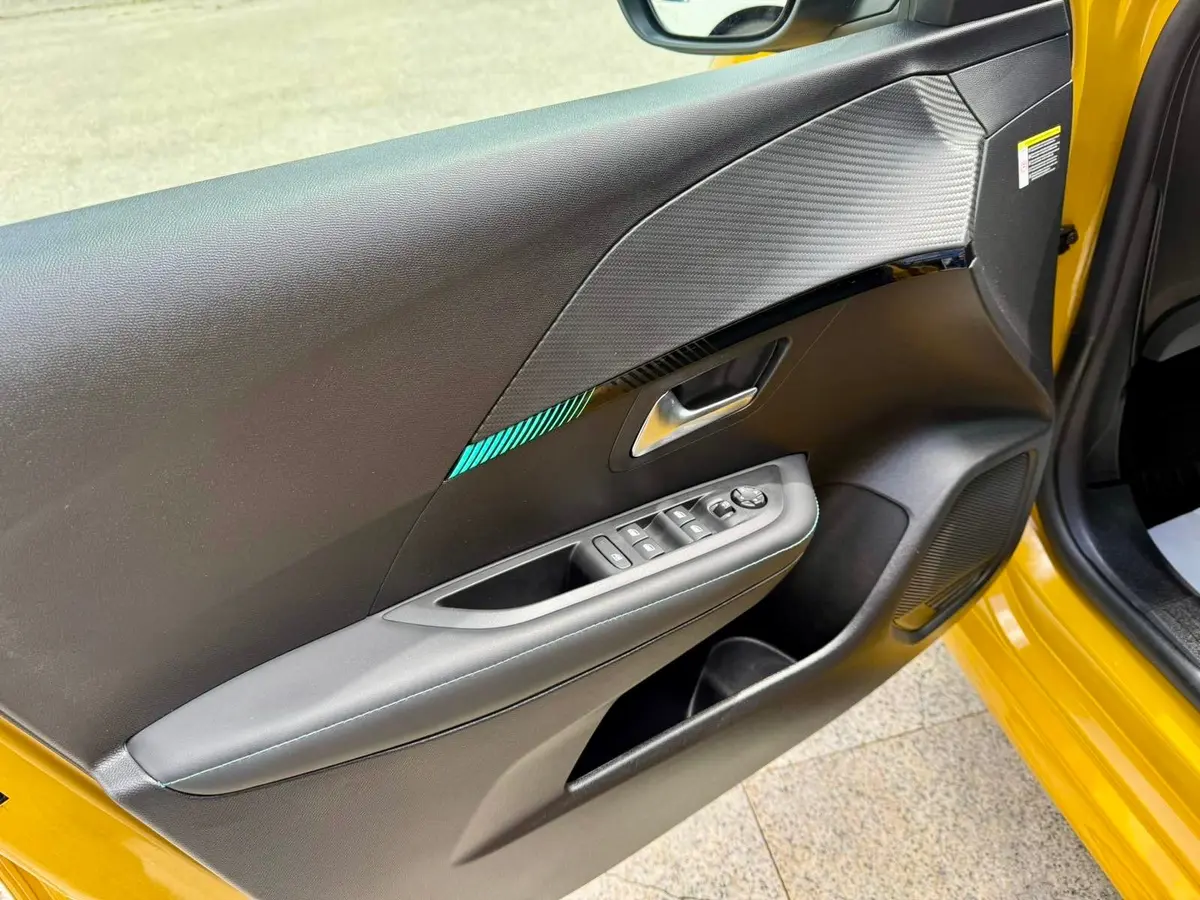 PEUGEOT 208 ALLURE 1.2 AUT/AGUEDA YELOW - 9