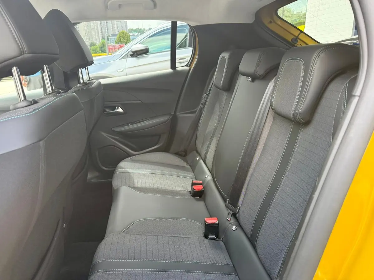 PEUGEOT 208 ALLURE 1.2 AUT/AGUEDA YELOW - 15