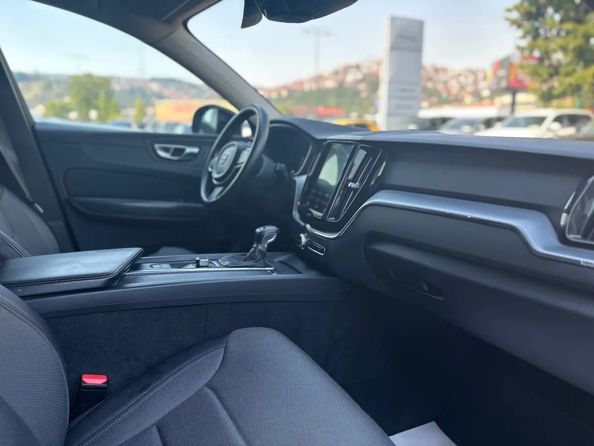 VOLVO XC60 D4 AWD - 18