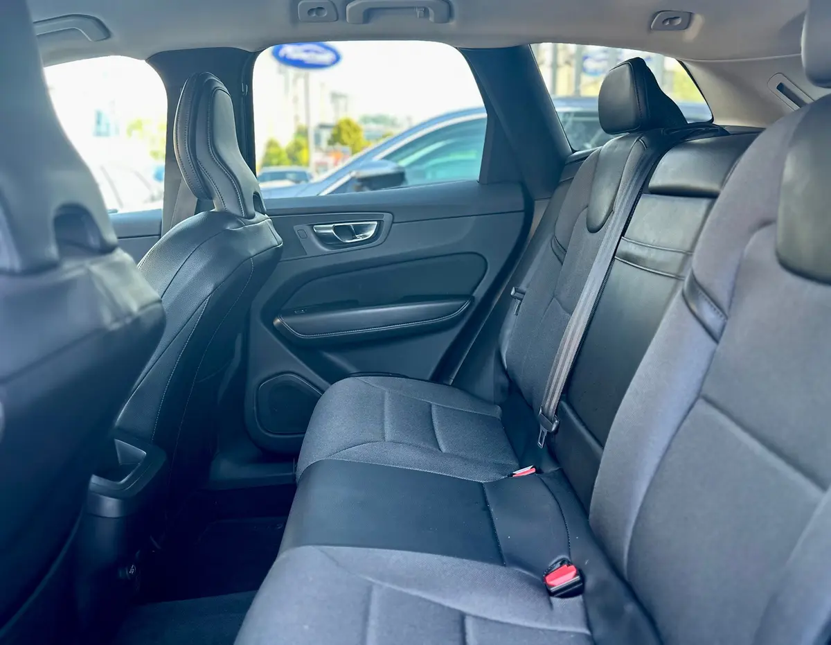 VOLVO XC60 D4 AWD - 17