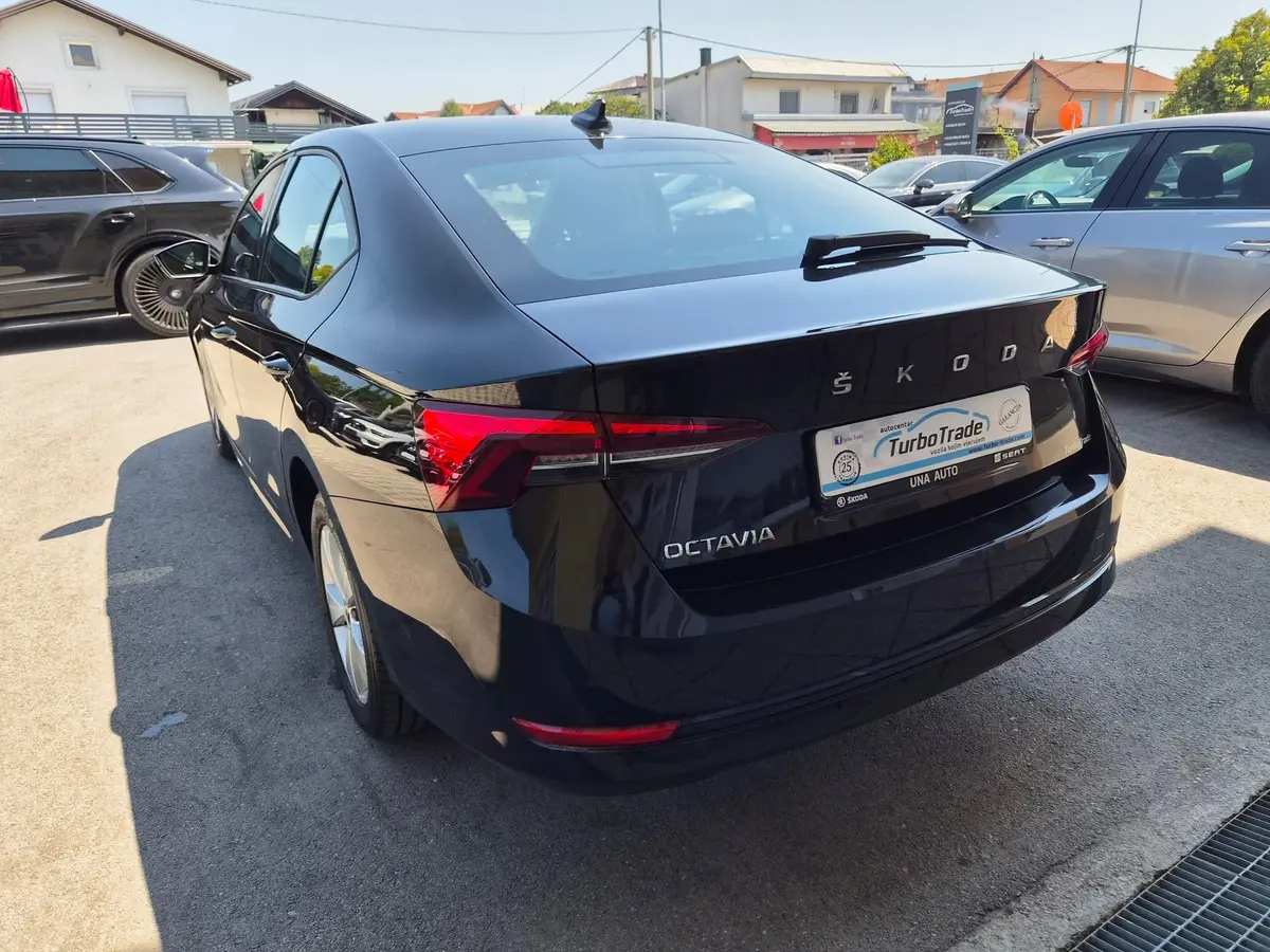 Škoda Octavia 2.0 TDI DSG Business - 6
