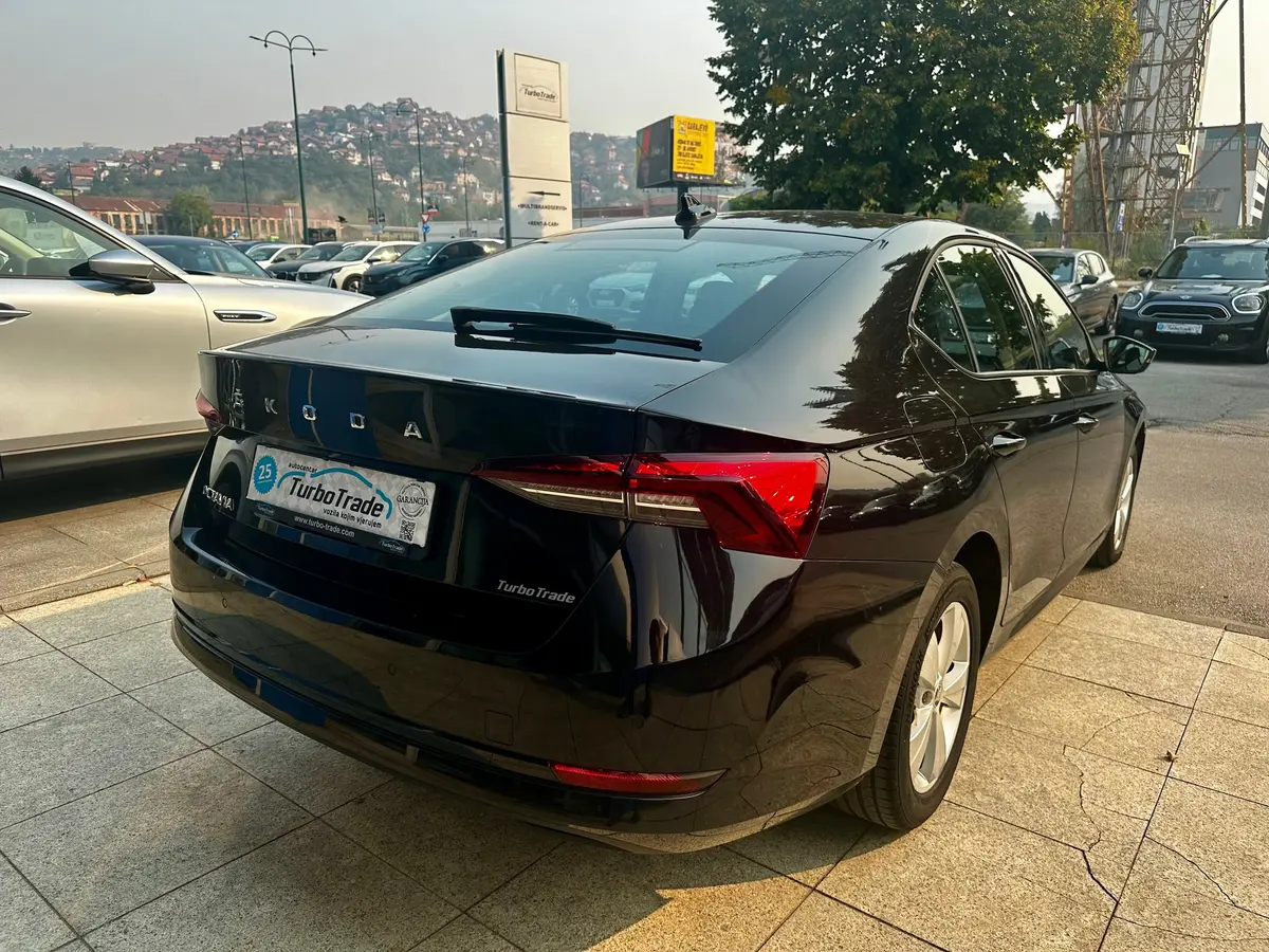 ŠKODA OCTAVIA 2.0 TDI DSG BUSINESS VIRTUAL - 8