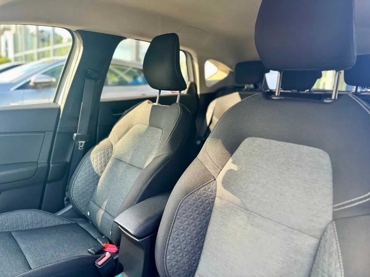 RENAULT CAPTUR 1.6 E-TECH - 10