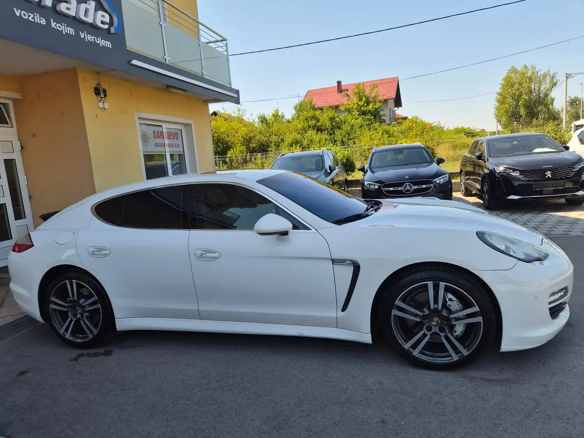 Porsche Panamera S 4.8  - 5