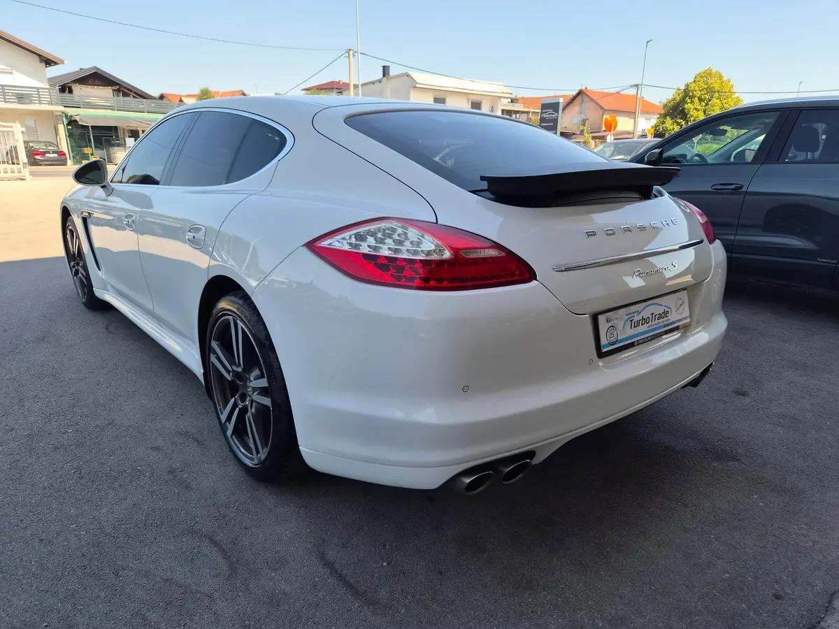 Porsche Panamera S 4.8  - 6