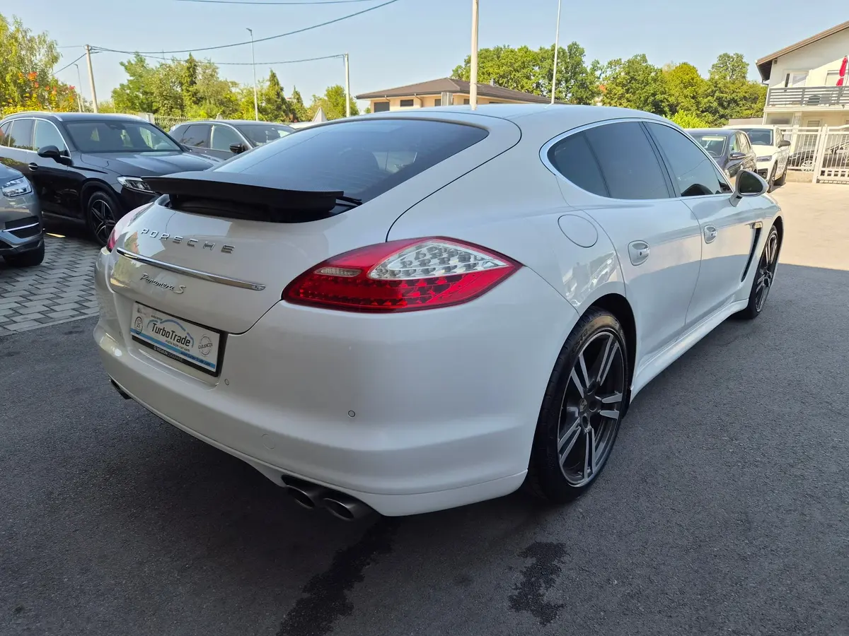 Porsche Panamera S 4.8  - 8