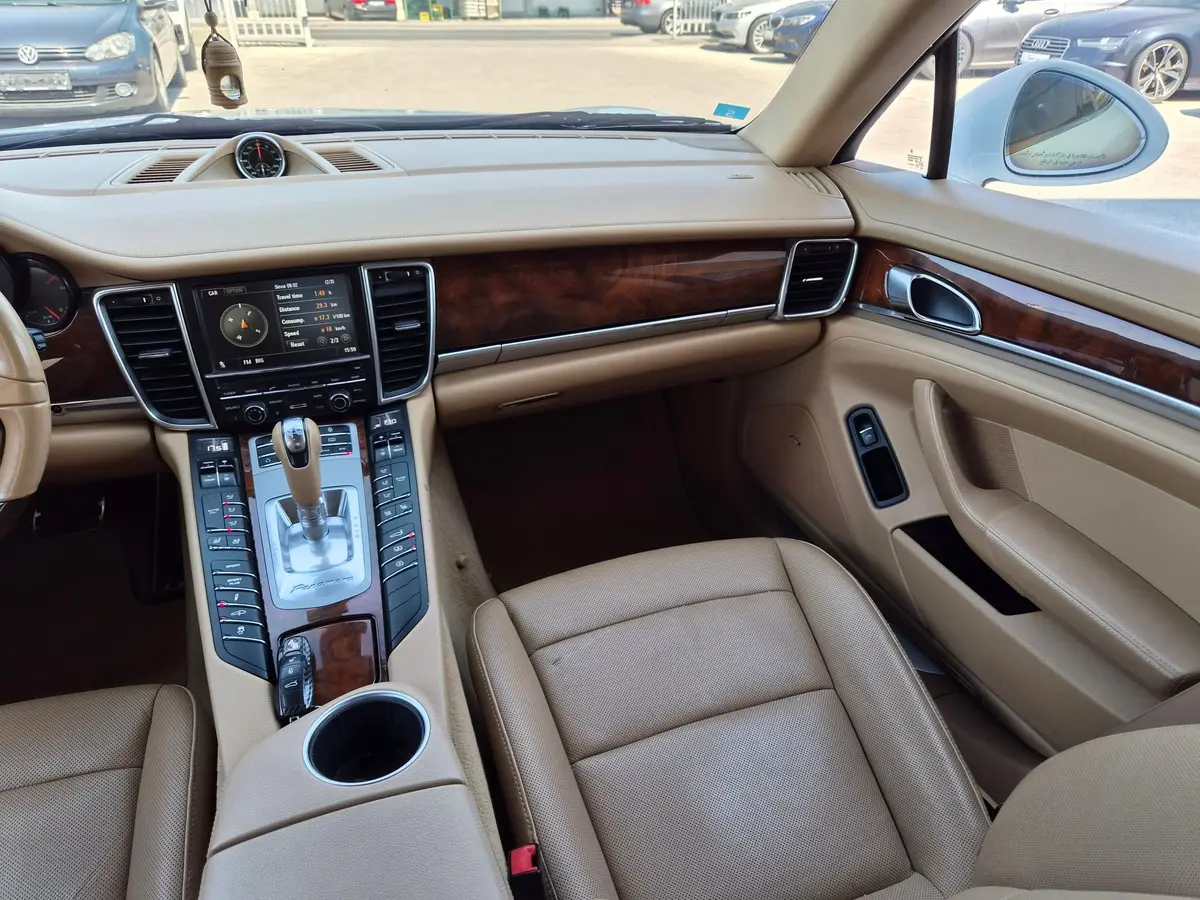 Porsche Panamera S 4.8  - 10