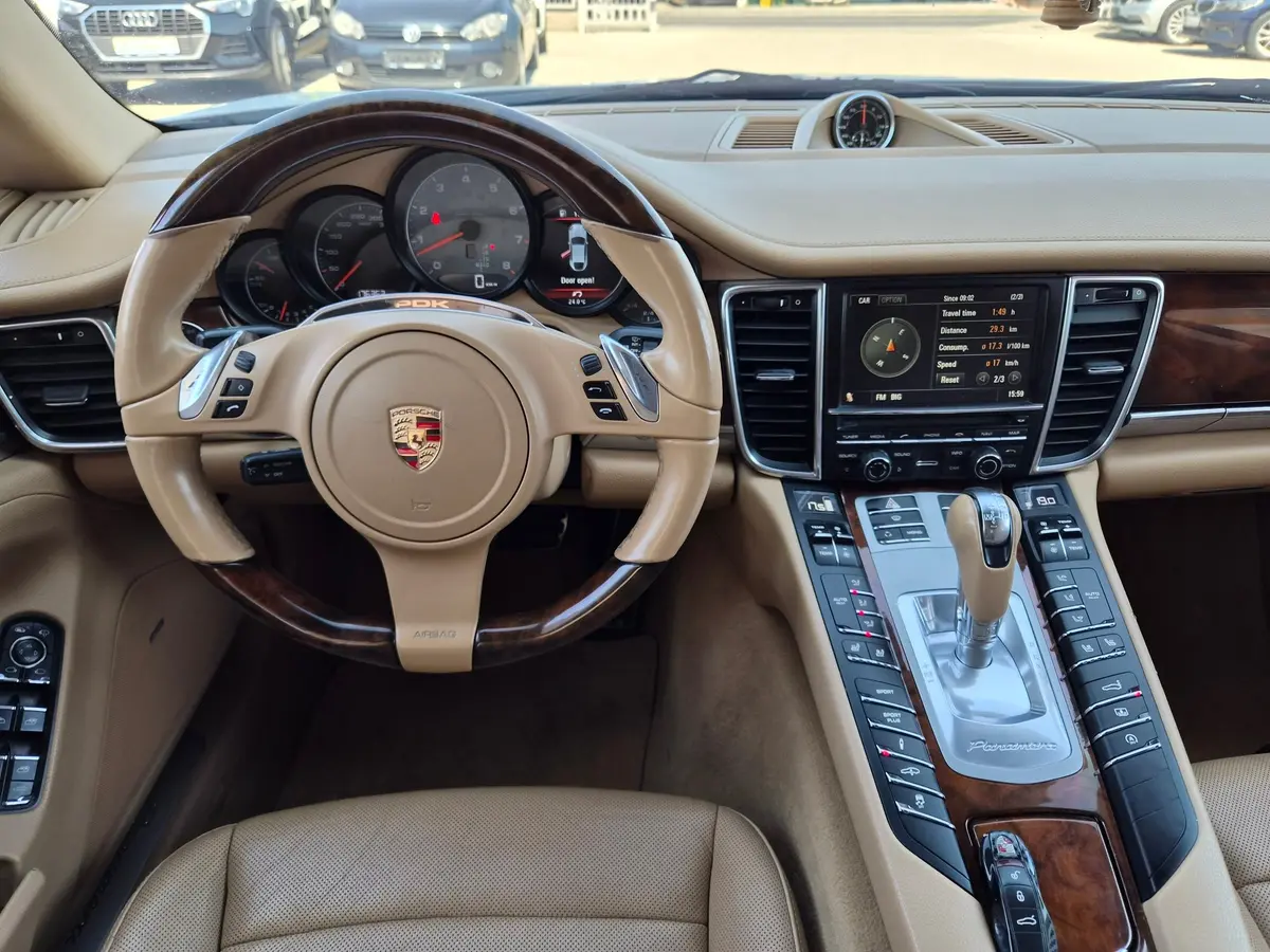 Porsche Panamera S 4.8  - 11