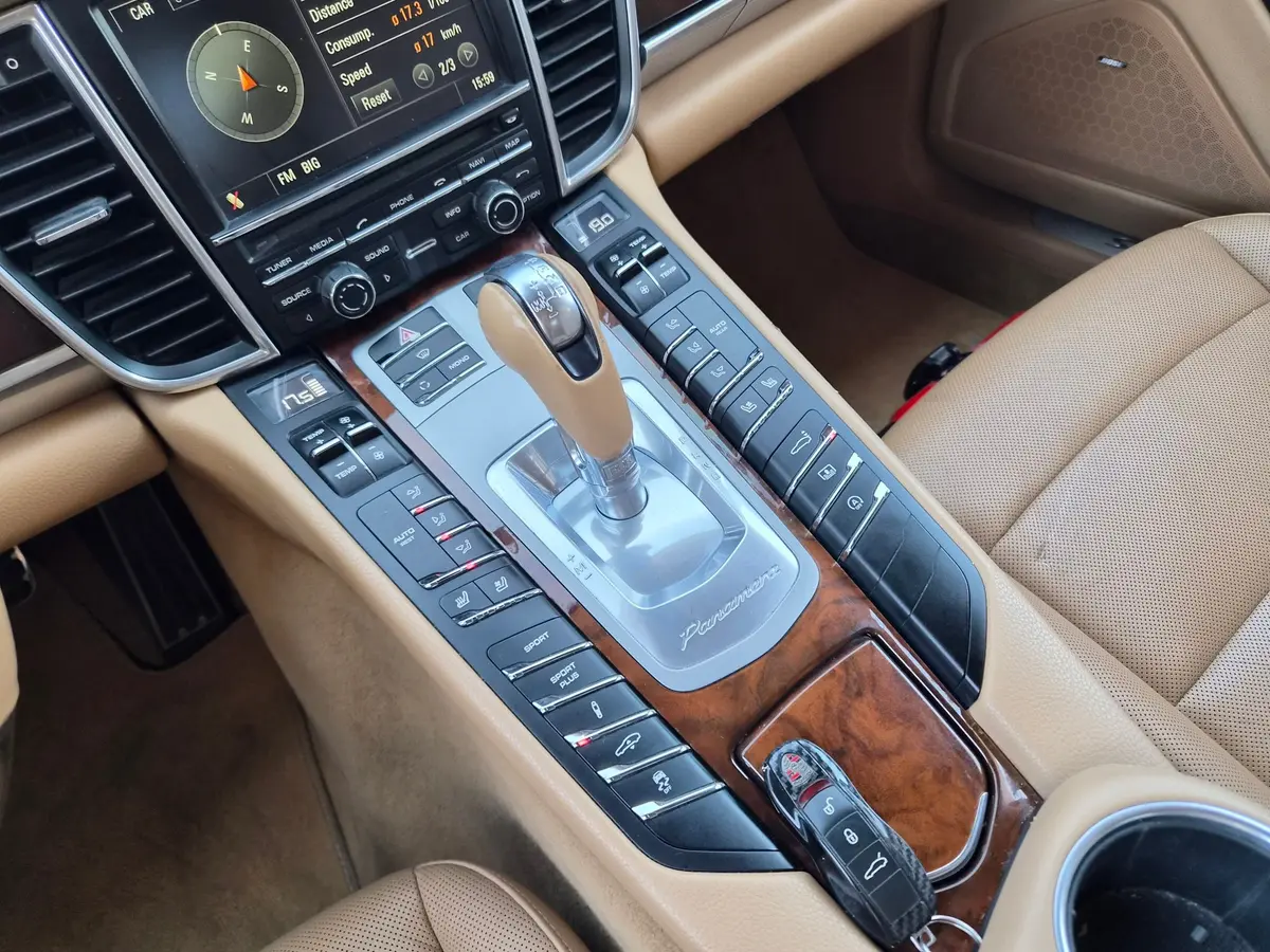 Porsche Panamera S 4.8  - 13