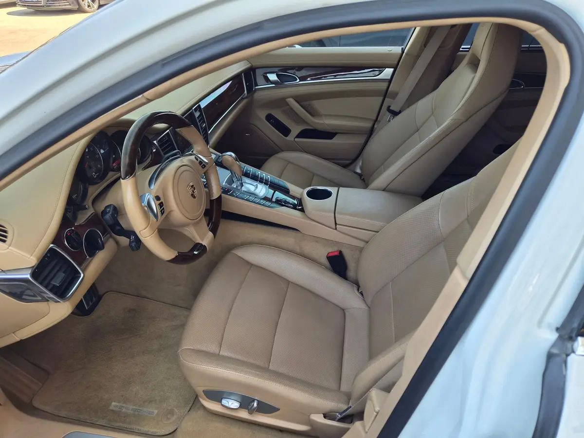 Porsche Panamera S 4.8  - 15