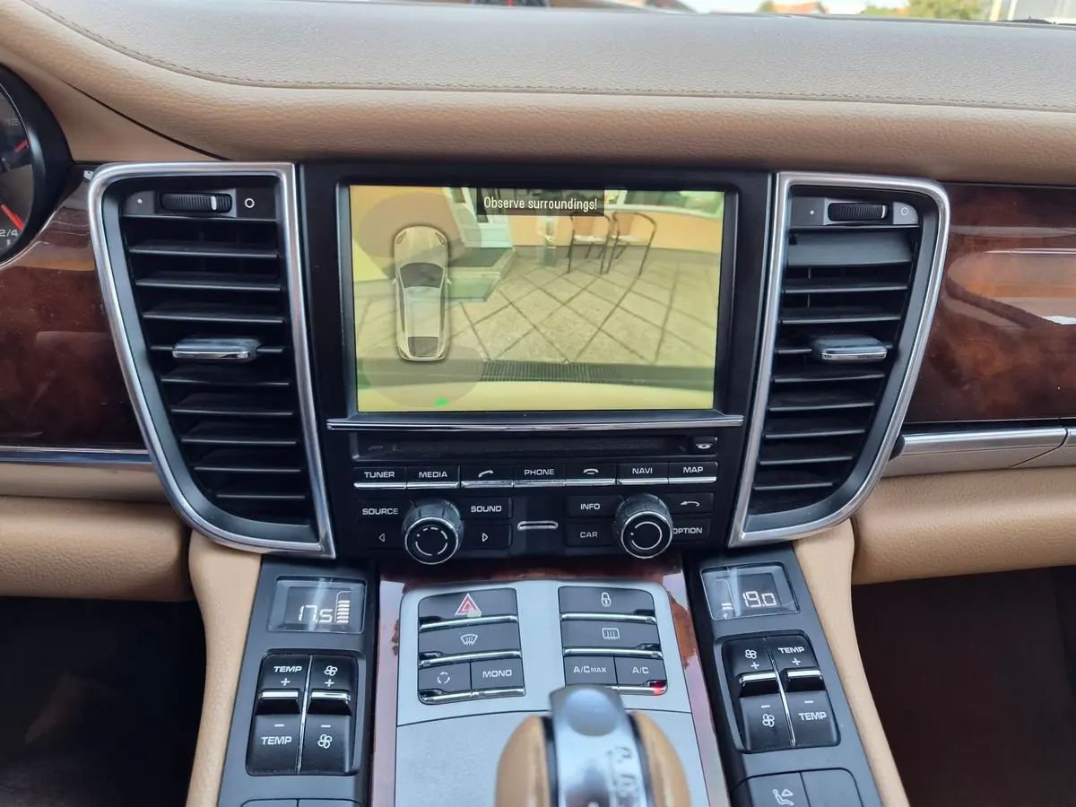 Porsche Panamera S 4.8  - 16