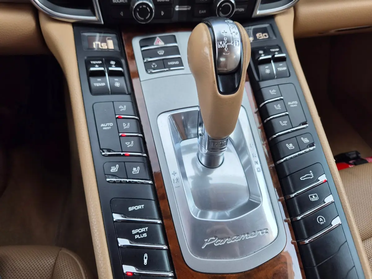 Porsche Panamera S 4.8  - 17