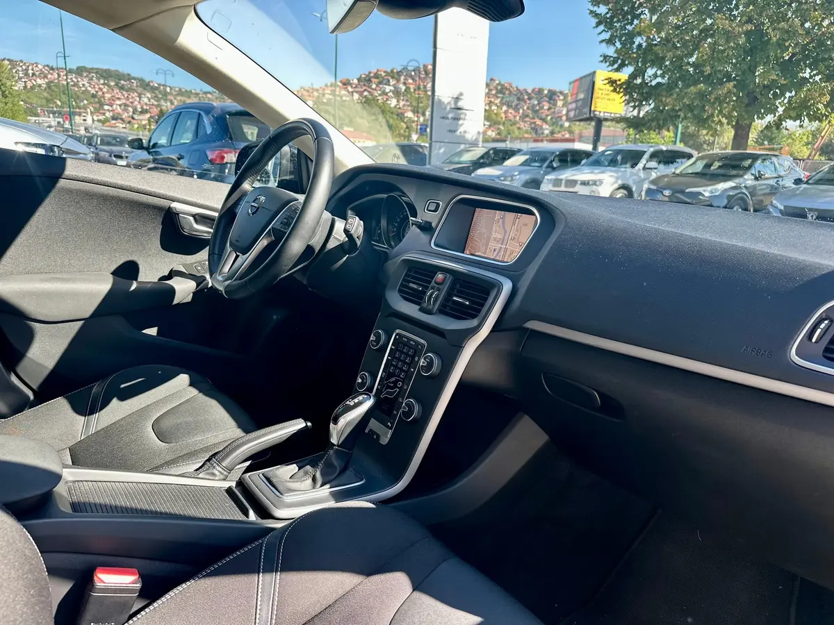 VOLVO V40 D2 Aut - 16
