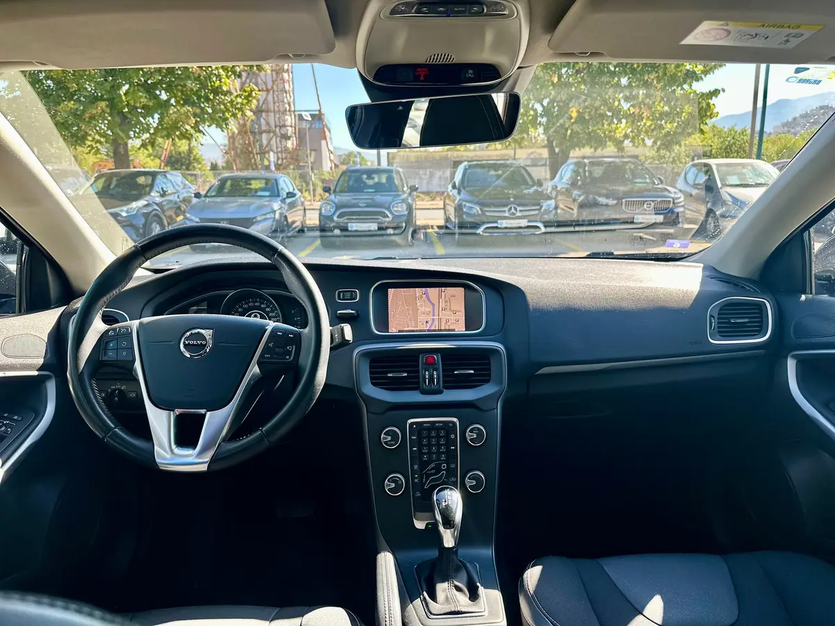 VOLVO V40 D2 Aut - 12