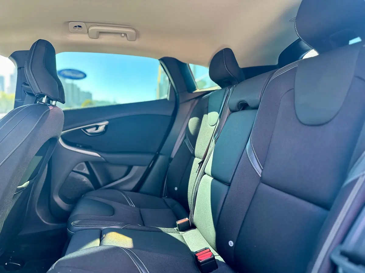 VOLVO V40 D2 Aut - 17