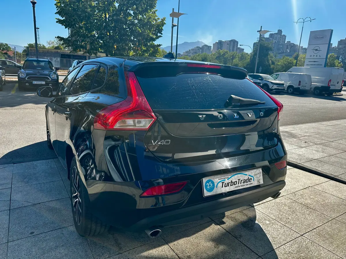 VOLVO V40 D2 Aut - 6