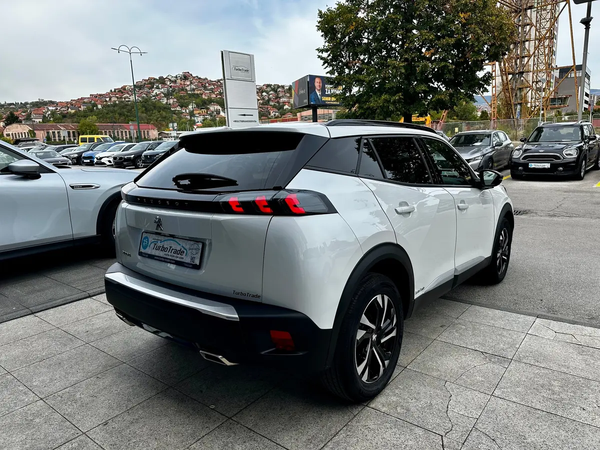 PEUGEOT 2008 1.2 ALLURE PACK - 8