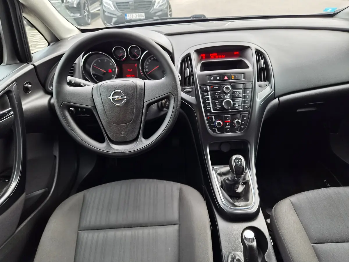 Opel Astra 1.3 CDTI - 11