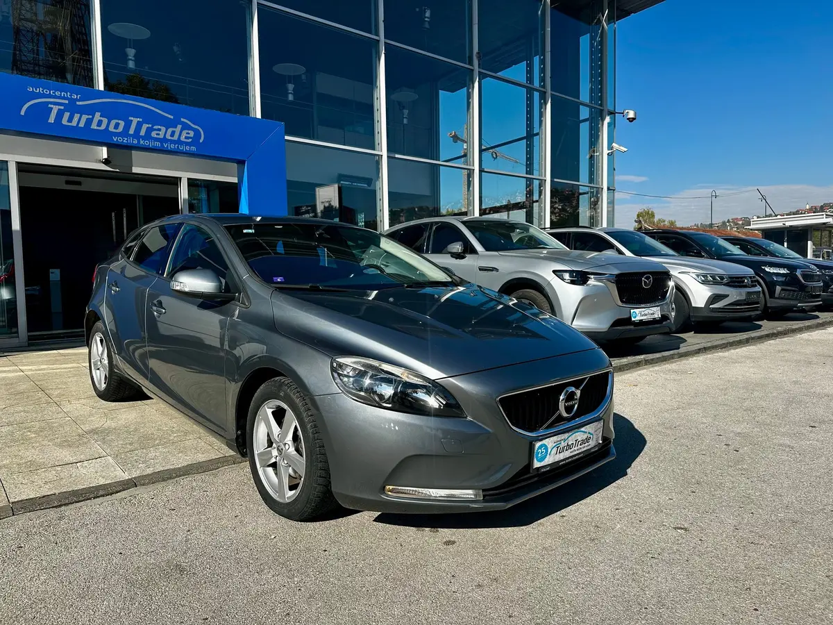 VOLVO V40 D2 CROSS COUNTRY