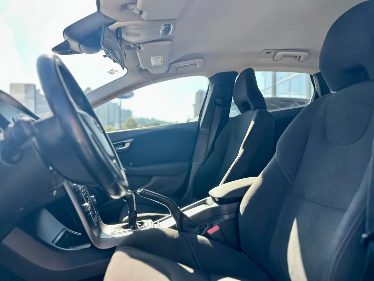 VOLVO V40 D2 CROSS COUNTRY - 10