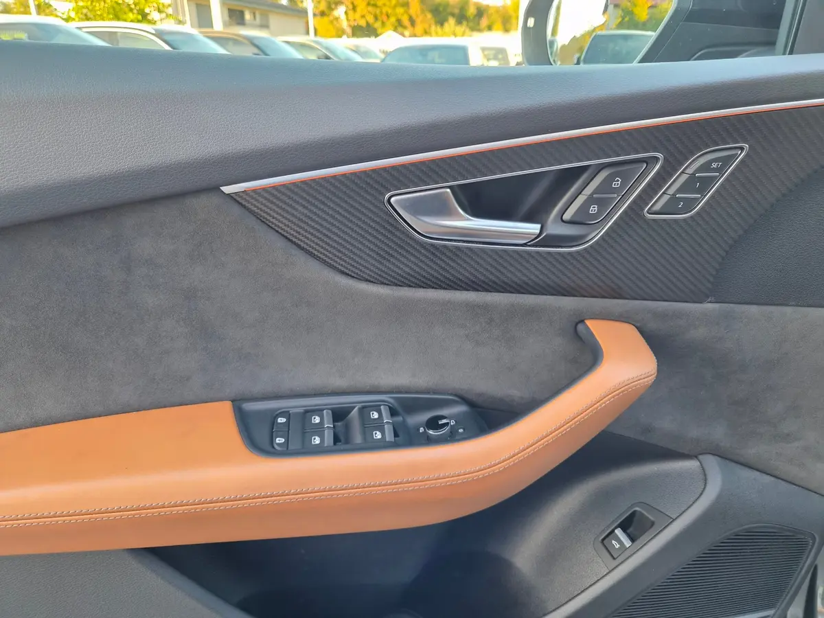 Audi RSQ8 Quattro 4.0 V8  - 11