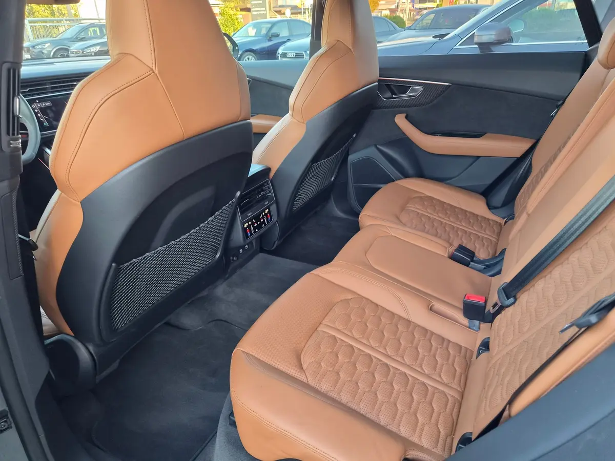 Audi RSQ8 Quattro 4.0 V8  - 12
