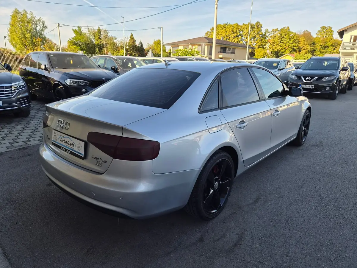 Audi A4 2.0 TDI Quattro Stronic - 8