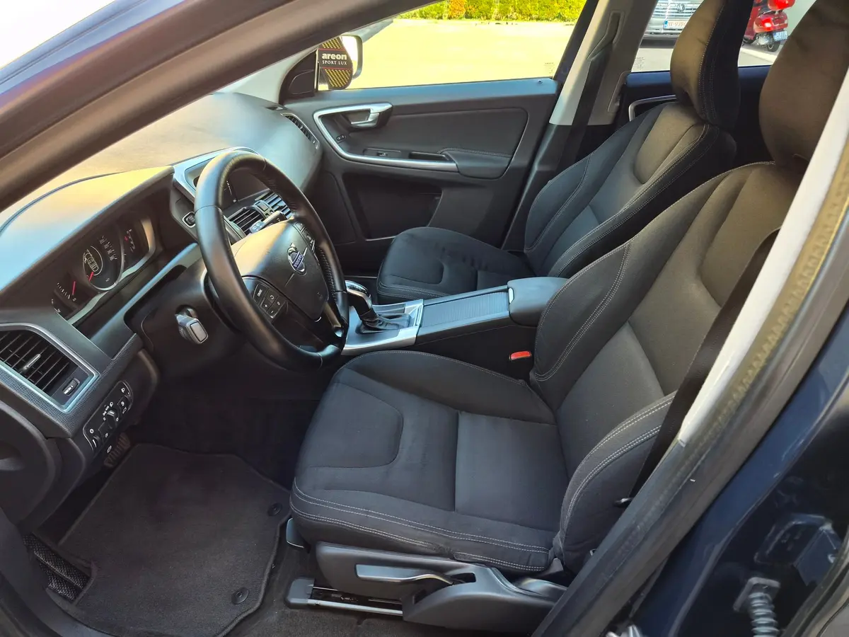 Volvo XC60 2.4 D4 AWD Powershift  - 9
