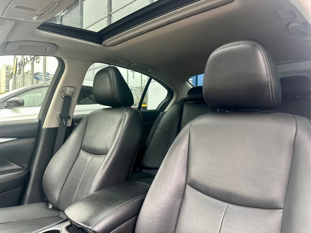 Infiniti Q50 2.2D  - 12